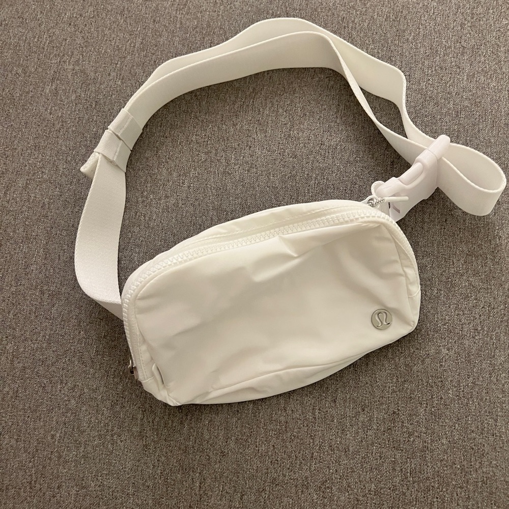 White lululemon everywhere bag